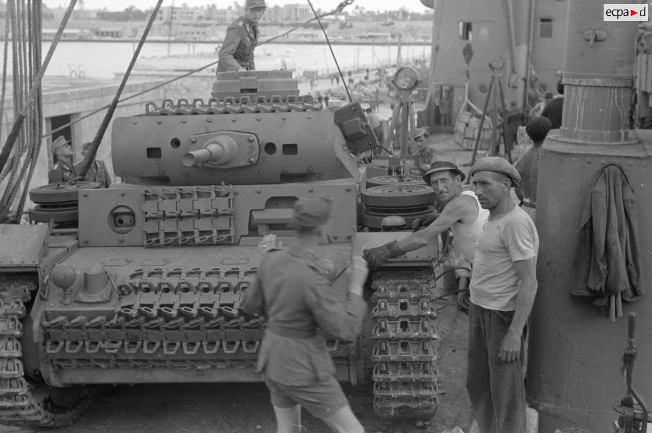 Pz.Kpfw. III Ausf.J (Fgst.Nr.68118) DAK Pz.Abt.190 {171}{a} unloading of a Pz.Kpfw.III Ausf.J tank in the port of Tripoli 1942.11.12.jpg